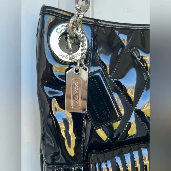 Authentic Coach Black Quilted Slim Poppy Liquid Gloss Bag Purse Tote - EUC - Picture 3 of 11